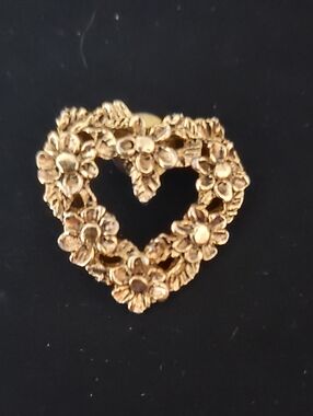 Vtg Camco Floral Heart Brooch